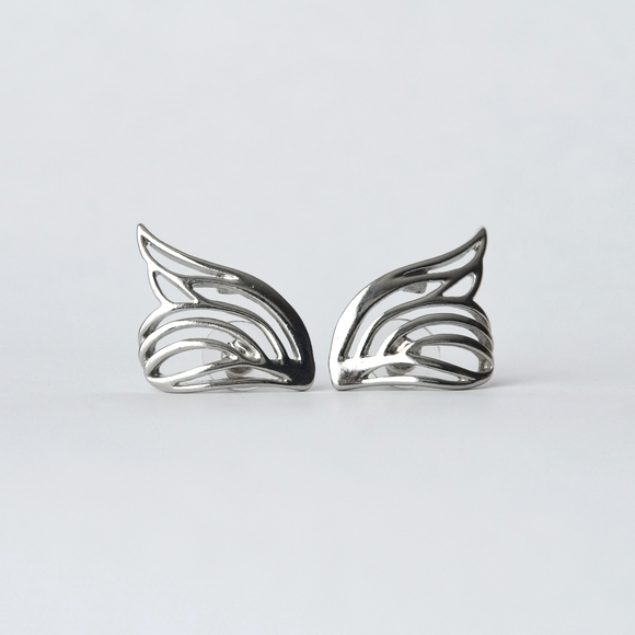 Vintage Silvertone Winged Earrings - Picture 2 of 5